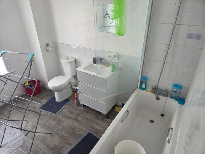 Large 2 Bed BTL Hull HU6 Ref:0348 - Image 17