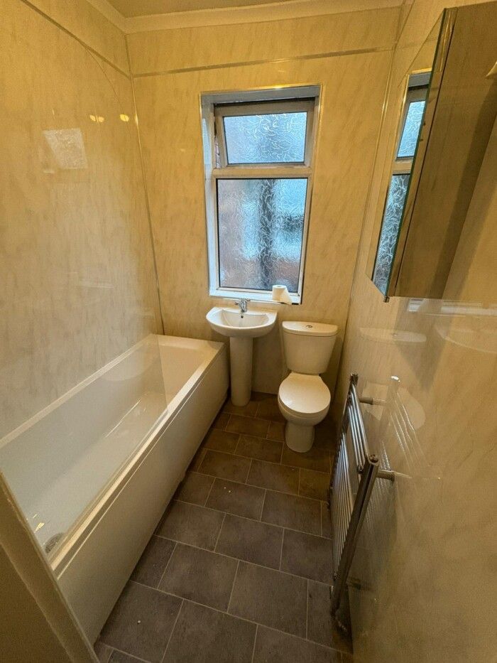 Large 4 Bed BTL Hull HU3 Ref:0367 - Image 16
