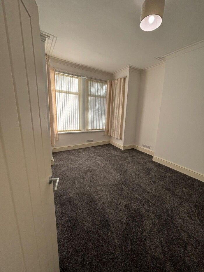 Large 4 Bed BTL Hull HU3 Ref:0367 - Image 8