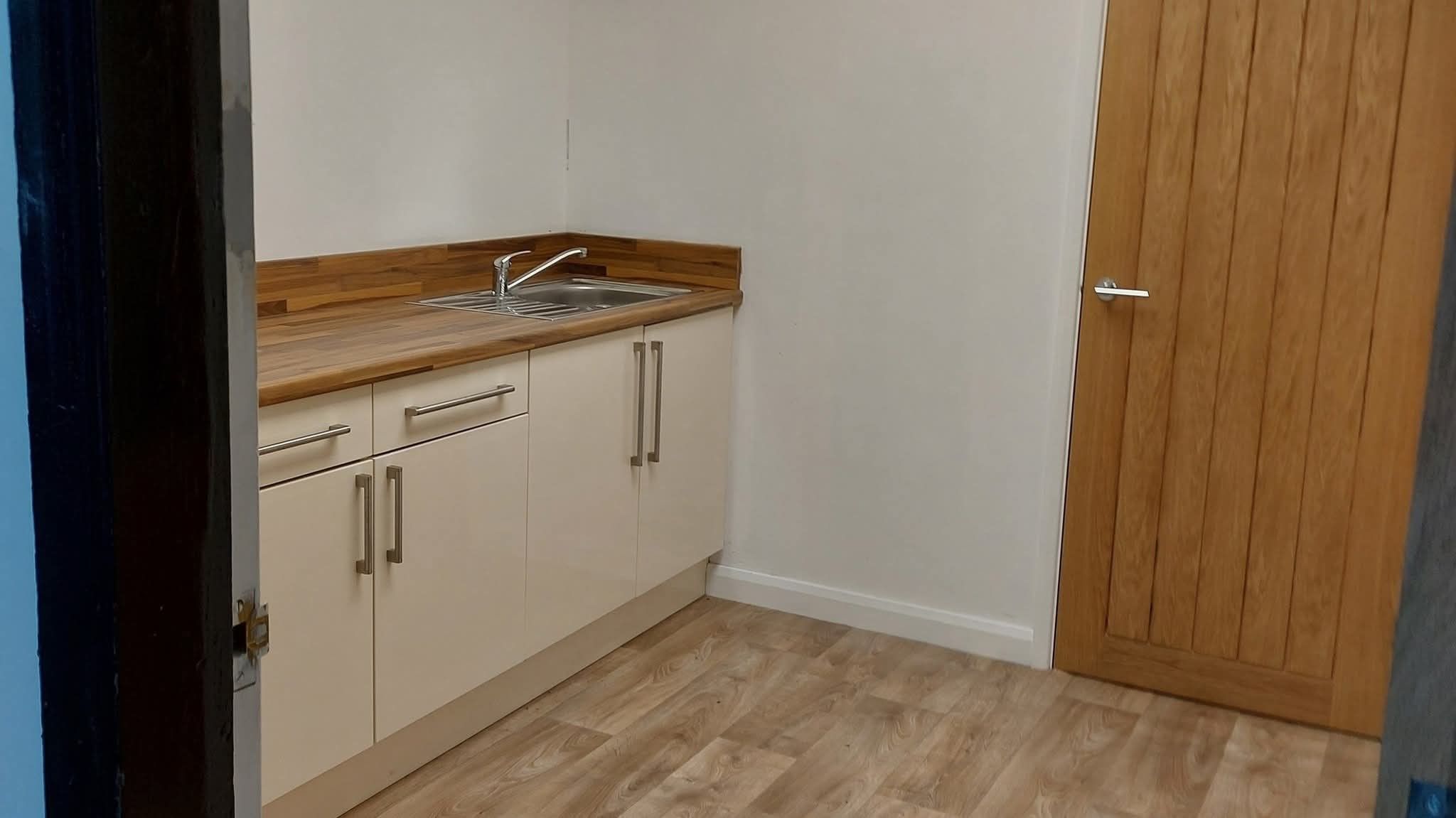 RENTAL: Commercial Offices / Storage Available Hull HU2 Ref:0404 - Image 11