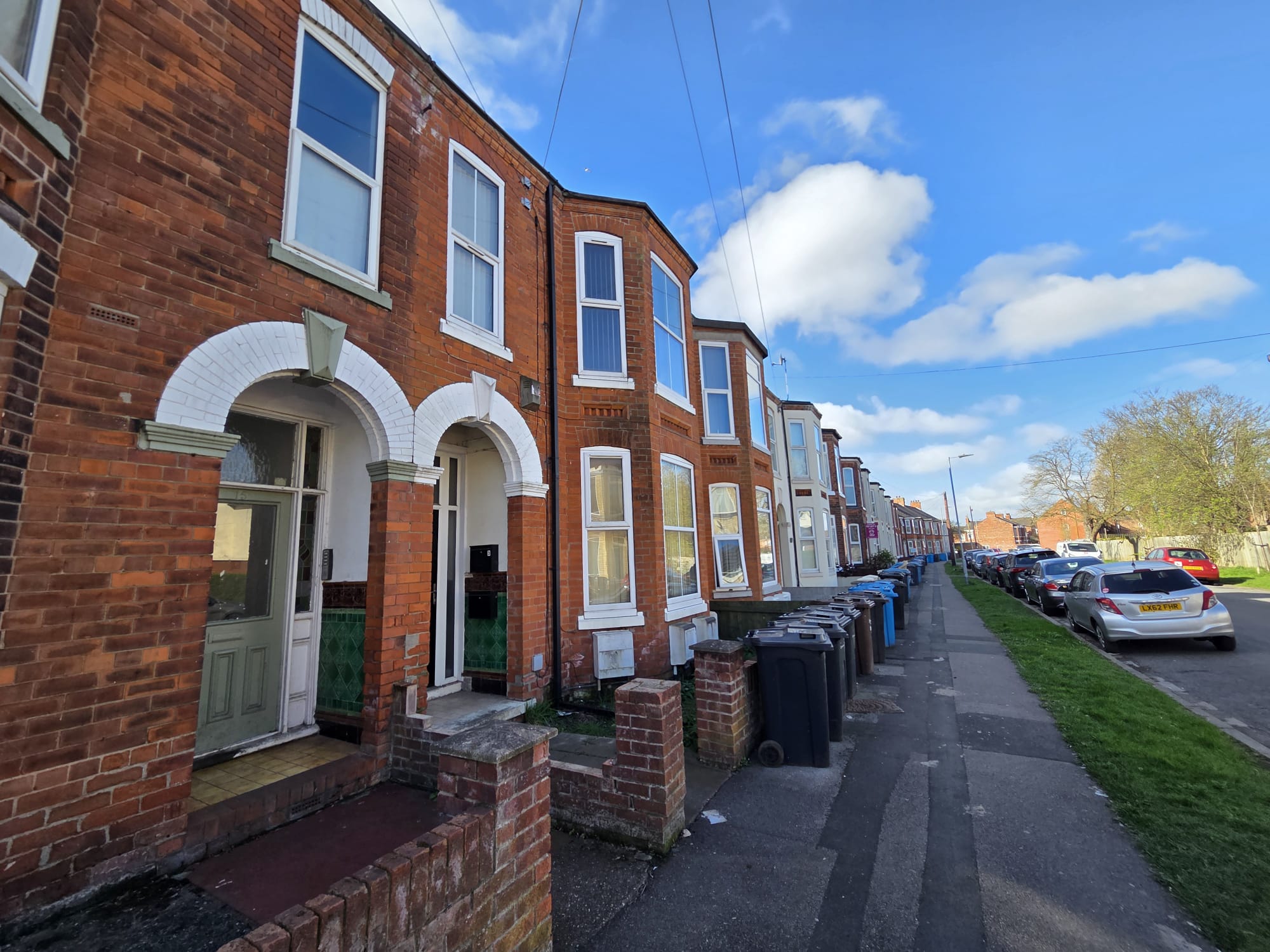 Block of 4 Flats Hull HU5 Ref:0442 - Image 2